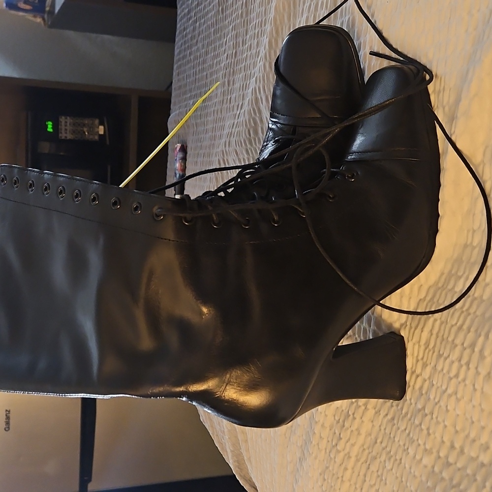 Newport News Black Lace-Up Women's Boots